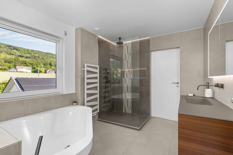 Modern villa with pool and view of the lake, the Alps and the Jura (10)