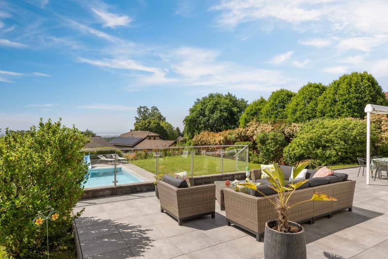 Modern Villa with Pool and View of the Lake, the Alps and the Jura (4)