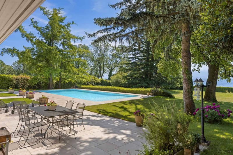 Exceptional estate on the first line of the lake (5)