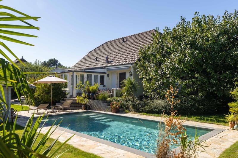 Villa individuelle de charme avec piscine et beaux volumes (1)