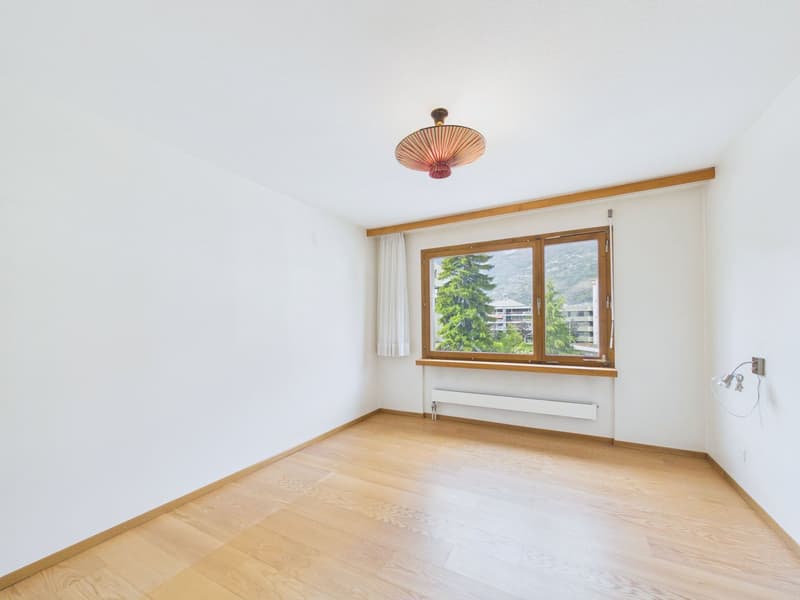 Bright and spacious 4.5-room apartment with balcony in the heart of Visp (5)