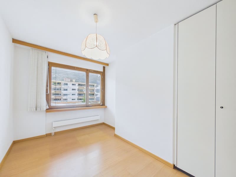 Bright and spacious 4.5-room apartment with balcony in the heart of Visp (8)