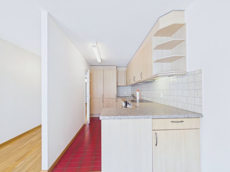 Bright and spacious 4.5-room apartment with balcony in the heart of Visp (4)