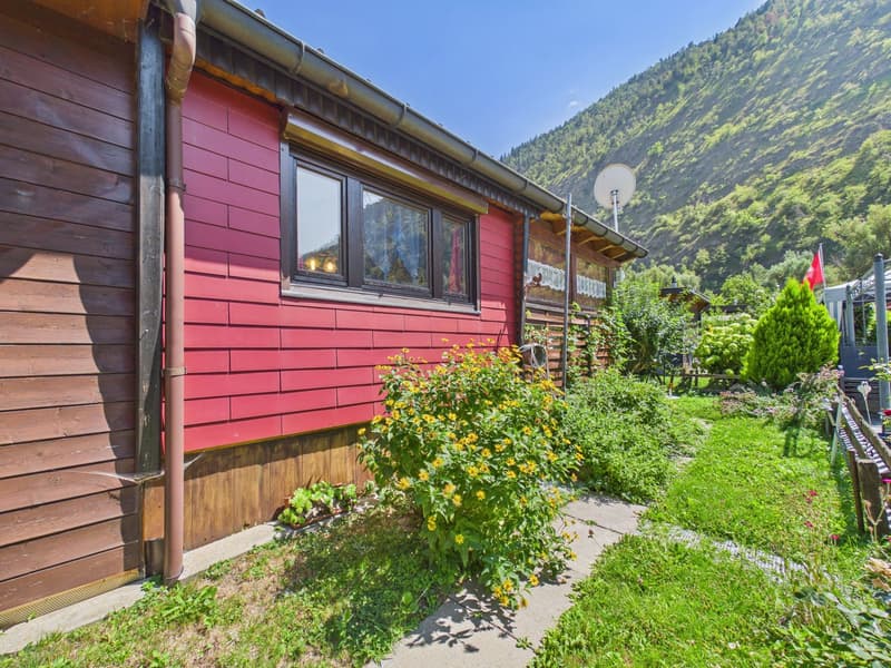 Chalet di campeggio accogliente e resistente all'inverno, situato in una posizione tranquilla vicino a un ruscello (7)