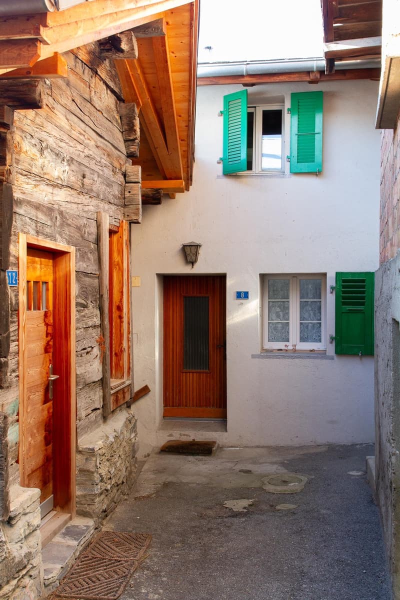 3.5-Zimmer-Wohnung in Hohtenn – Historischer Charme mit eigenem Garten (10)