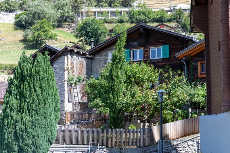 3.5-Zimmer-Wohnung in Hohtenn – Historischer Charme mit eigenem Garten (11)