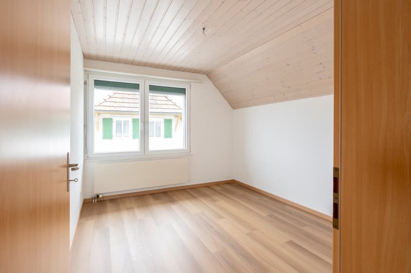 Appartement mansardé de 5 pièces confortable avec plan pratique (4)