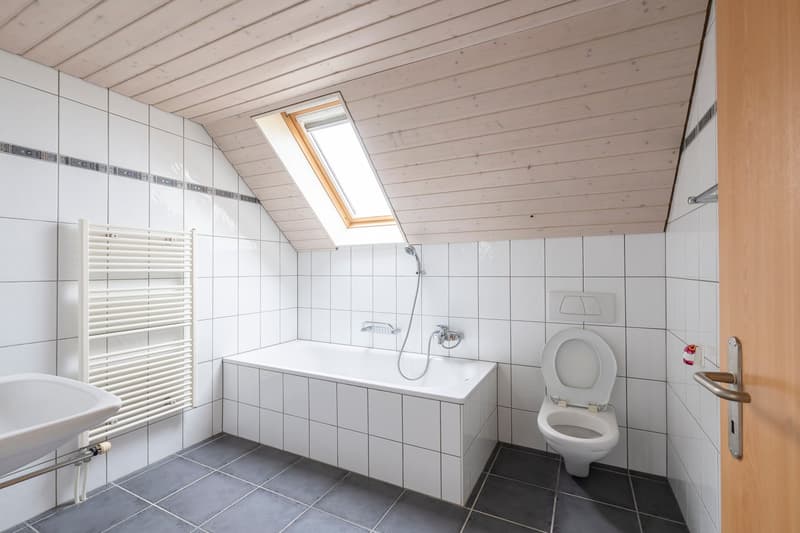 Appartement mansardé de 5 pièces confortable avec plan pratique (5)