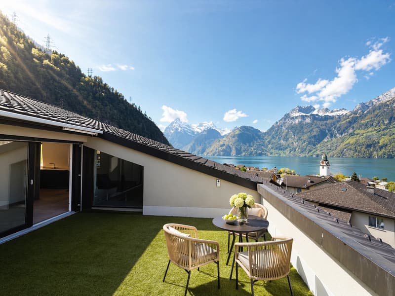 Exclusive location with mountain and lake view in Sisikon (9)