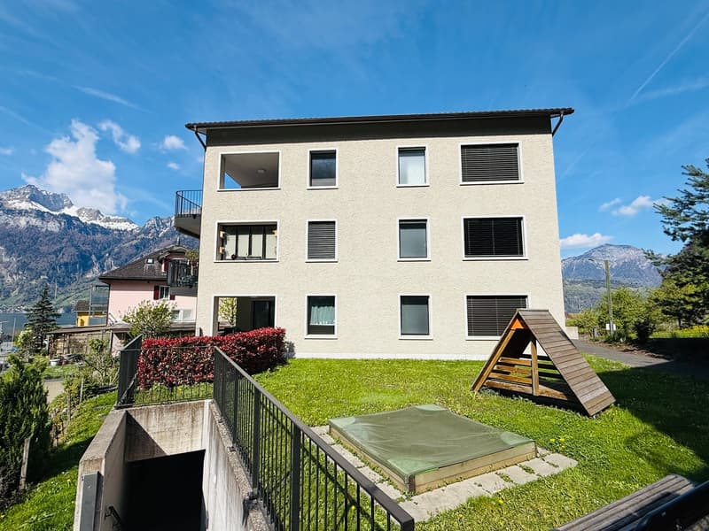 Exklusive Lage mit Berg und Seeblick in Sisikon (16)