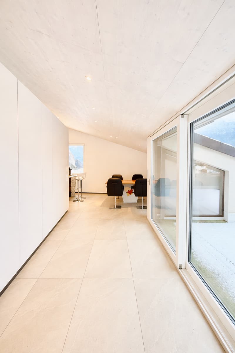 Exklusive Lage mit Berg und Seeblick in Sisikon (7)