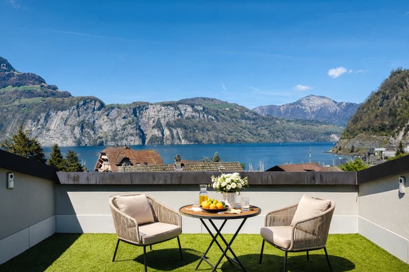Exklusive Lage mit Berg und Seeblick in Sisikon (5)