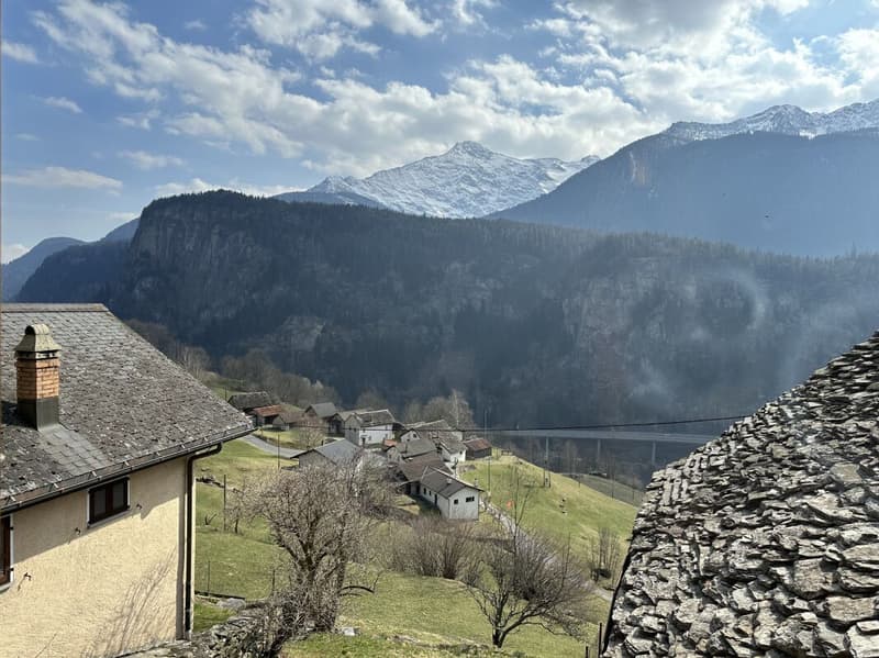 Charmantes rustikales Bergdorfhaus mit Panoramablick auf das Levantina-Tal (7)