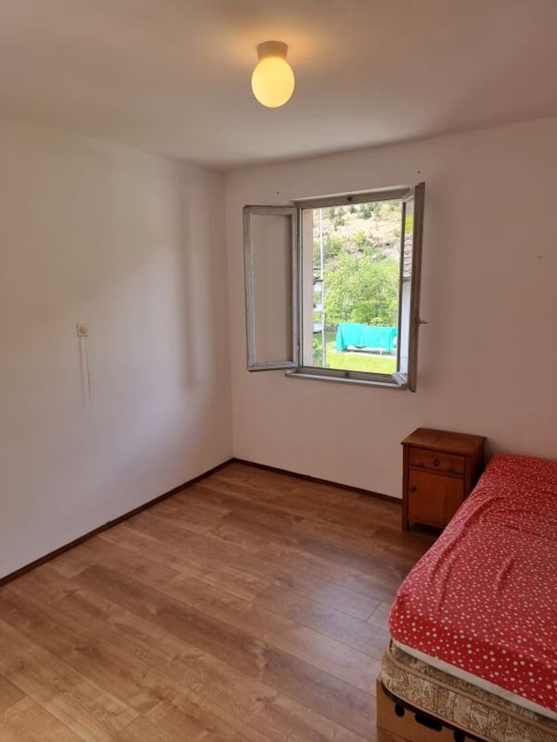 Casa di 4.5 locali + Rustico da ristrutturare, con giardino e posteggio (2)
