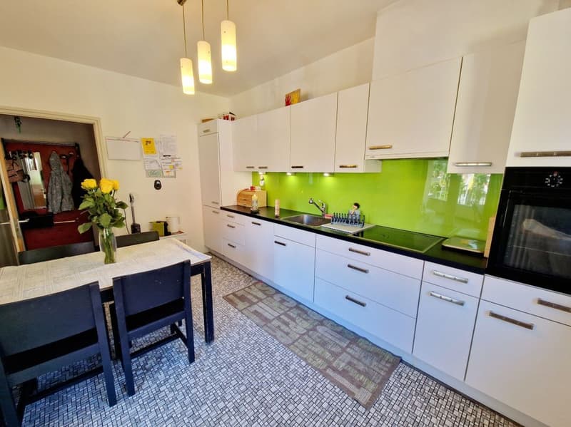 Appartement 5,5 pièces au 1er étage, avec parking couvert et terrasse dans une maison mitoyenne (2)