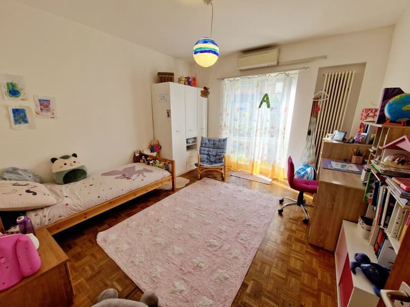 Appartement 5,5 pièces au 1er étage, avec parking couvert et terrasse dans une maison mitoyenne (3)