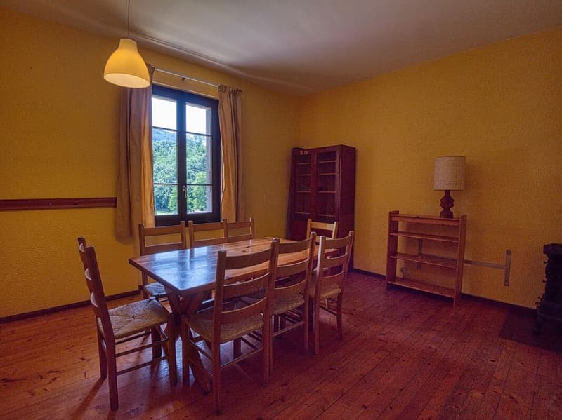 Mehrfamilienhaus 'Roncaccio' mit Projekt zur 6 Wohnungen und großem Baugrundstück (4)