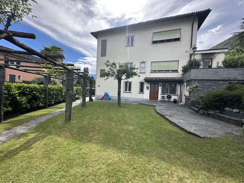 Oasi di Charme: Elegante Appartamento Vintage con Giardino (11)