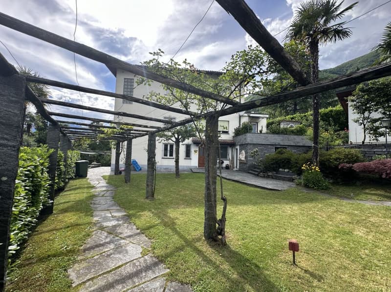 Oasi di Charme: Elegante Appartamento Vintage con Giardino (9)
