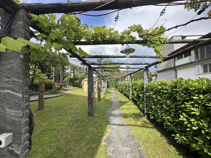 Oasi di Charme: Elegante Appartamento Vintage con Giardino (16)