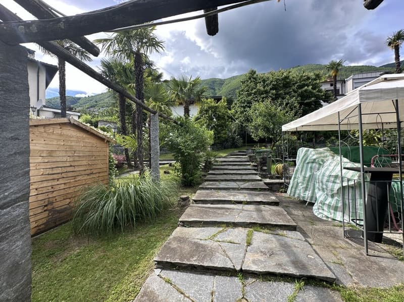 Oasi di Charme: Elegante Appartamento Vintage con Giardino (12)