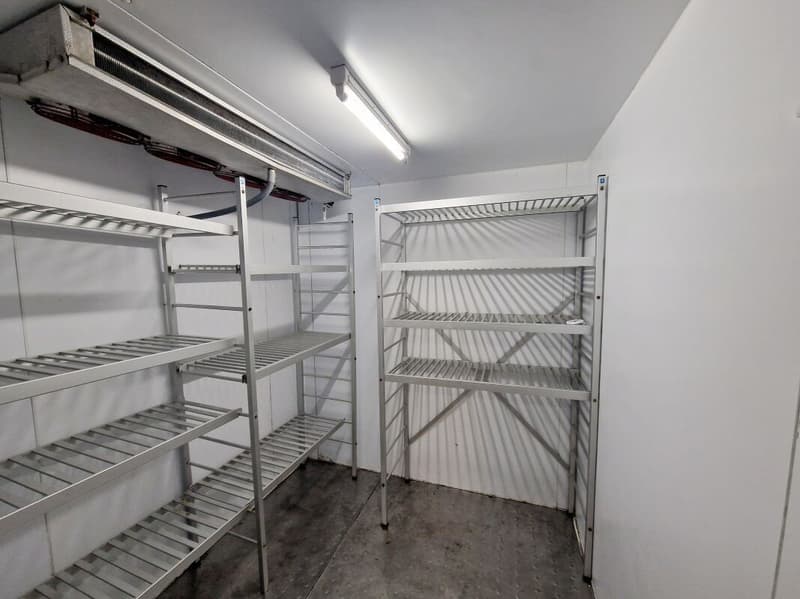 Ristorante arredato ed attrezzato (6)