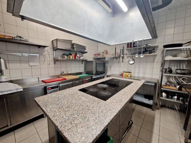 Ristorante arredato ed attrezzato (5)