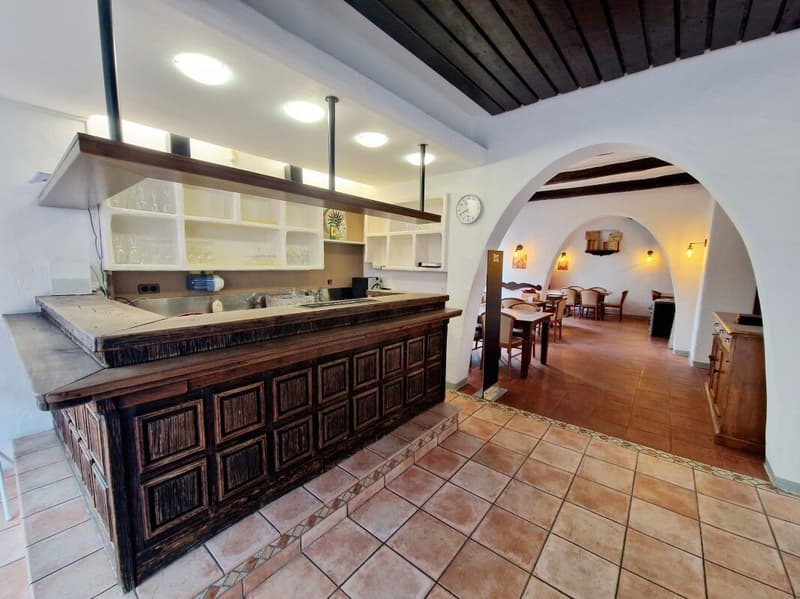 Ristorante arredato ed attrezzato (3)