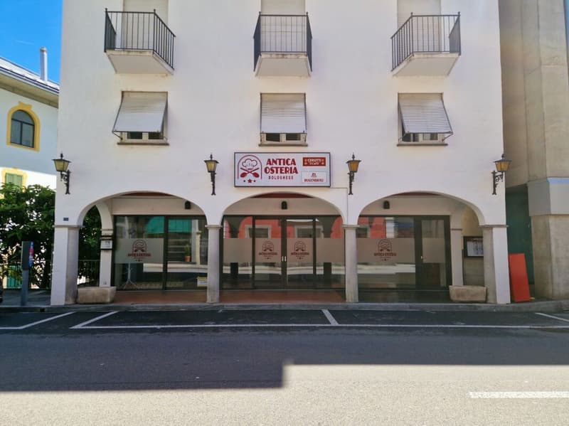 Ristorante arredato ed attrezzato (1)