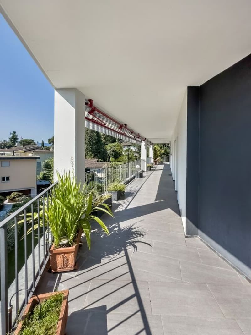 Luxurious 4 ½-room attic apartment with 200 m2 terrace and spectacular views (2)