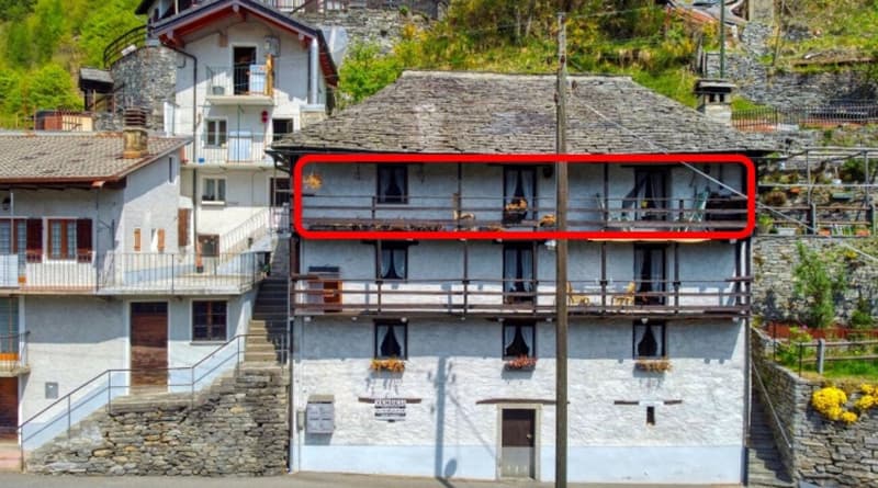 Renovierte 3 ½ Zimmer Wohnung, im historischer Kern, mit Bauland, mit Pergola (2)