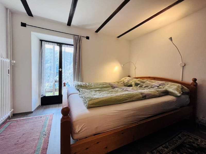 Renovierte Haus mit Drei 3 ½ Zimmer Wohnungen mit Bauland (4)