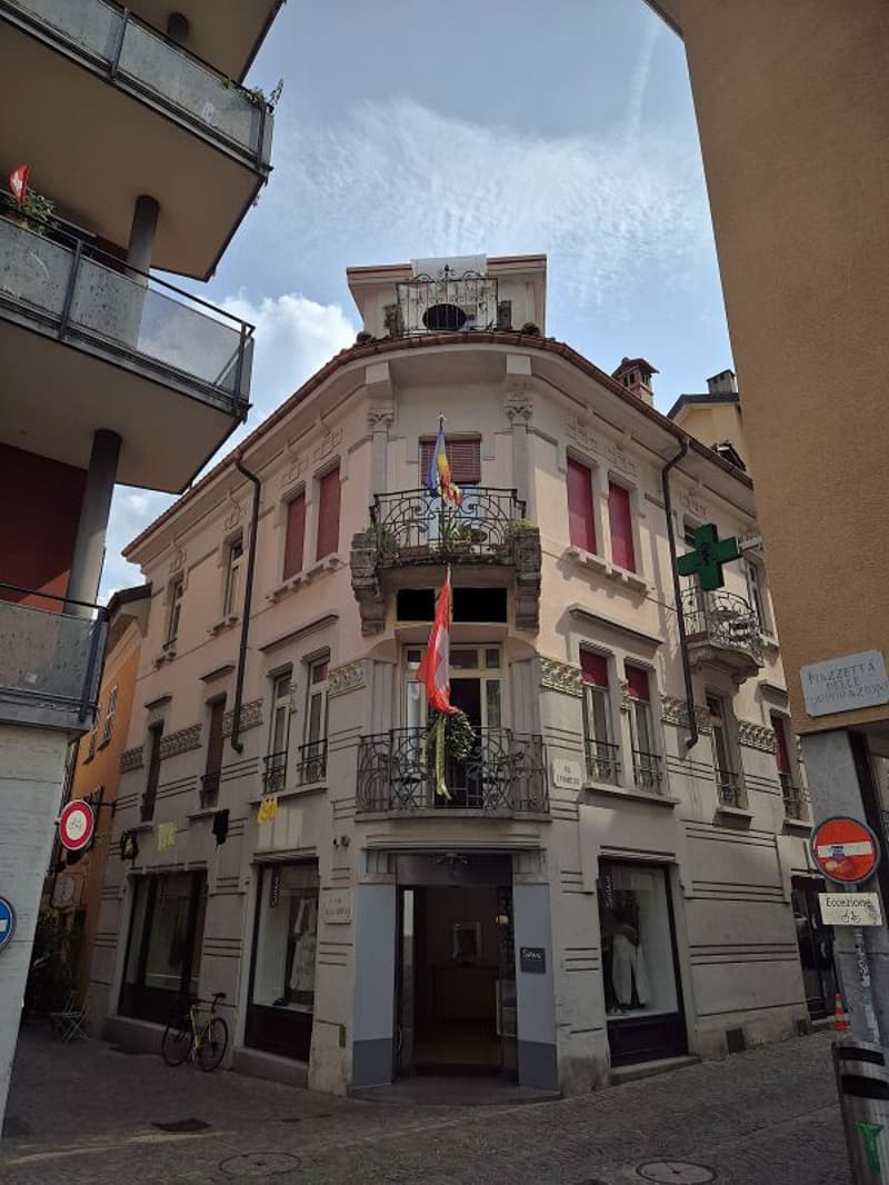 Negozio nel cuore della città vecchia, di 25 m2 (2)