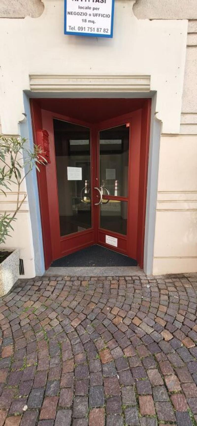 Negozio nel cuore della città vecchia, di 25 m2 (3)