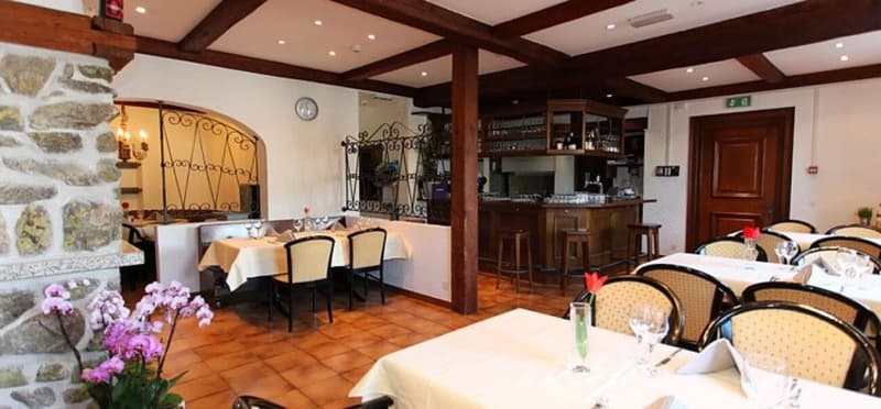 Albergo romantico al lago con spiaggia privata, ristorante e splendida vista (3)