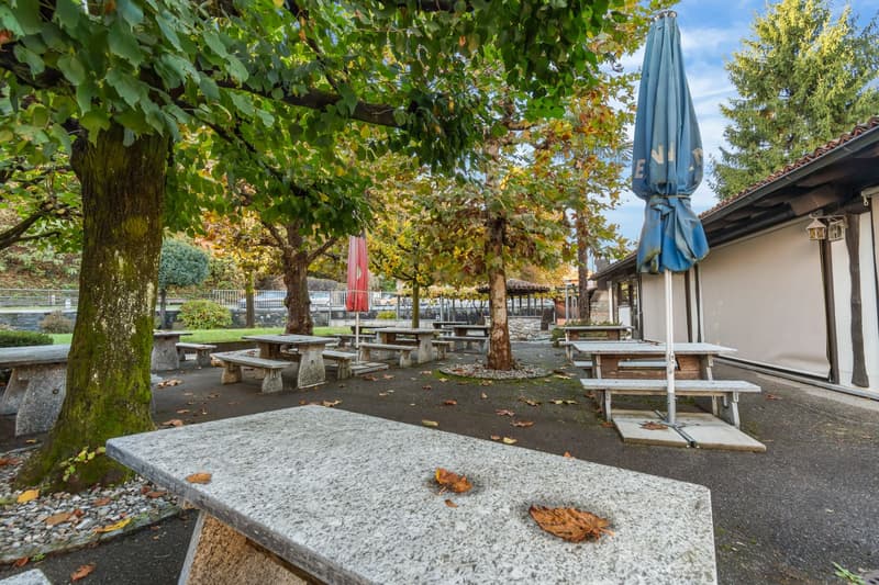 Hôtel historique avec restaurant, grotto et terrain à bâtir – une occasion rare au cœur du Tessin (11)