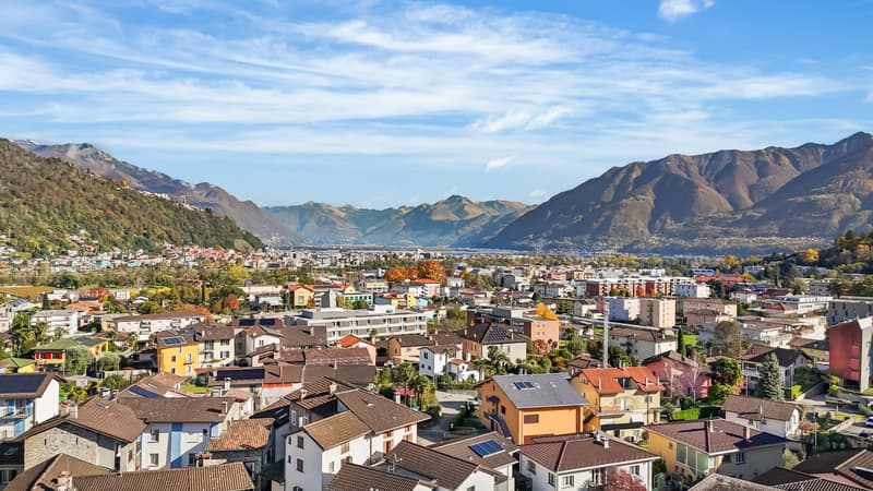 Hôtel historique avec restaurant, grotto et terrain à bâtir – une occasion rare au cœur du Tessin (2)