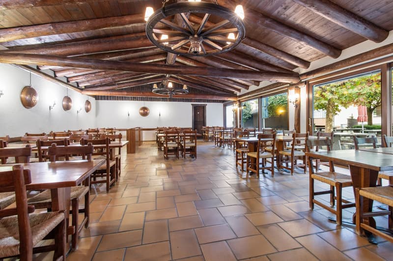 Hôtel historique avec restaurant, grotto et terrain à bâtir – une occasion rare au cœur du Tessin (67)