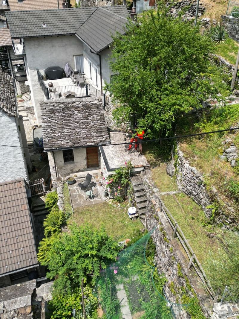 Rustic and authentic, above the Roman Bridge A small, charming house in the Verzasca Valley (7)