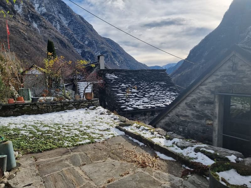 Rustico di 2.5 locali, nel nucleo, con giardino e terrazza (8)