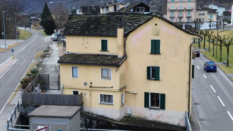 Renovated multi-family house with 3 apartments in the center of Cevio (3)