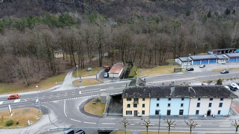 Renovated multi-family house with 3 apartments in the center of Cevio (4)