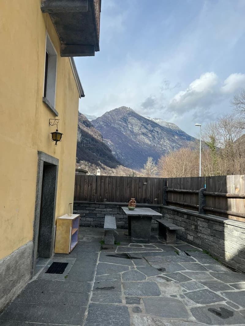 Renovated multi-family house with 3 apartments in the center of Cevio (13)