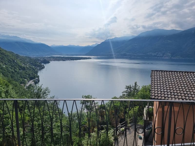 Where the lake meets the sky: a residence floating above beauty (7)