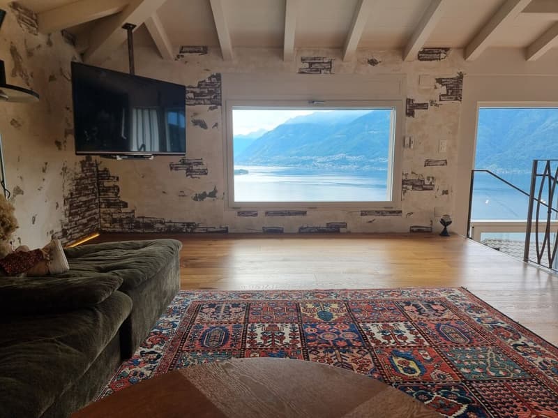 Where the lake meets the sky: a residence floating above beauty (6)