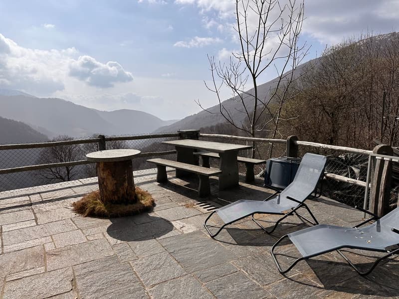 Affascinante Rustico con Terrazza Panoramica e Stalla da Riattare – Indemini (8)