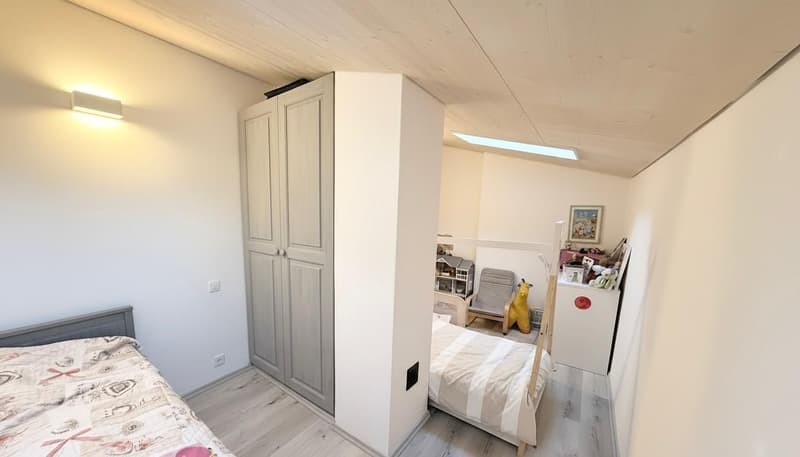 Casa a schiera ristrutturata di 3.5 locali con camino, balcone e patio privato (6)