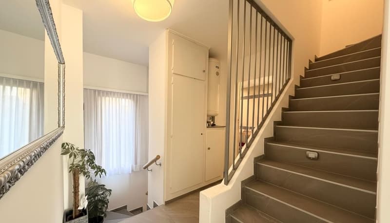 Casa a schiera ristrutturata di 3.5 locali con camino, balcone e patio privato (5)