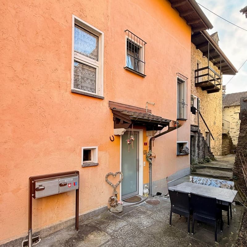 Casa a schiera ristrutturata di 3.5 locali con camino, balcone e patio privato (9)