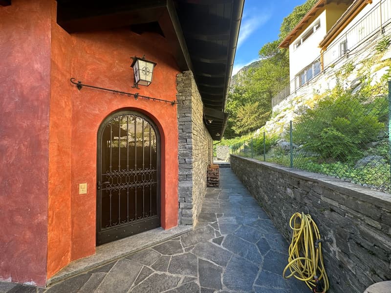 Villa con piscina panoramica, sauna e vista spettacolare sopra Locarno (8)